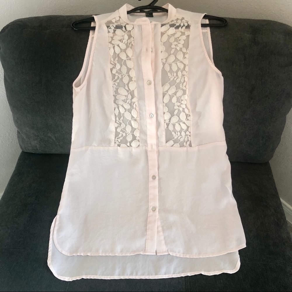 Button down sleeveless top w/lace detail